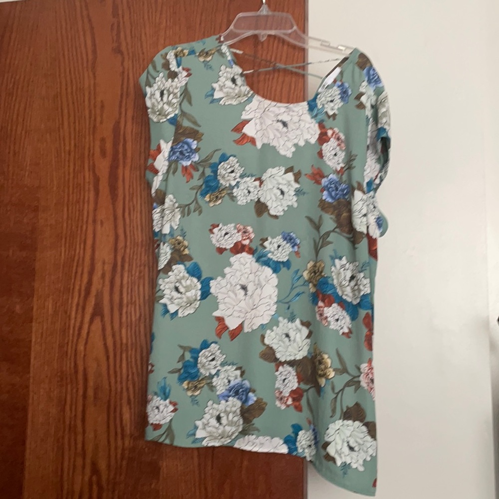 DR2 floral blouse